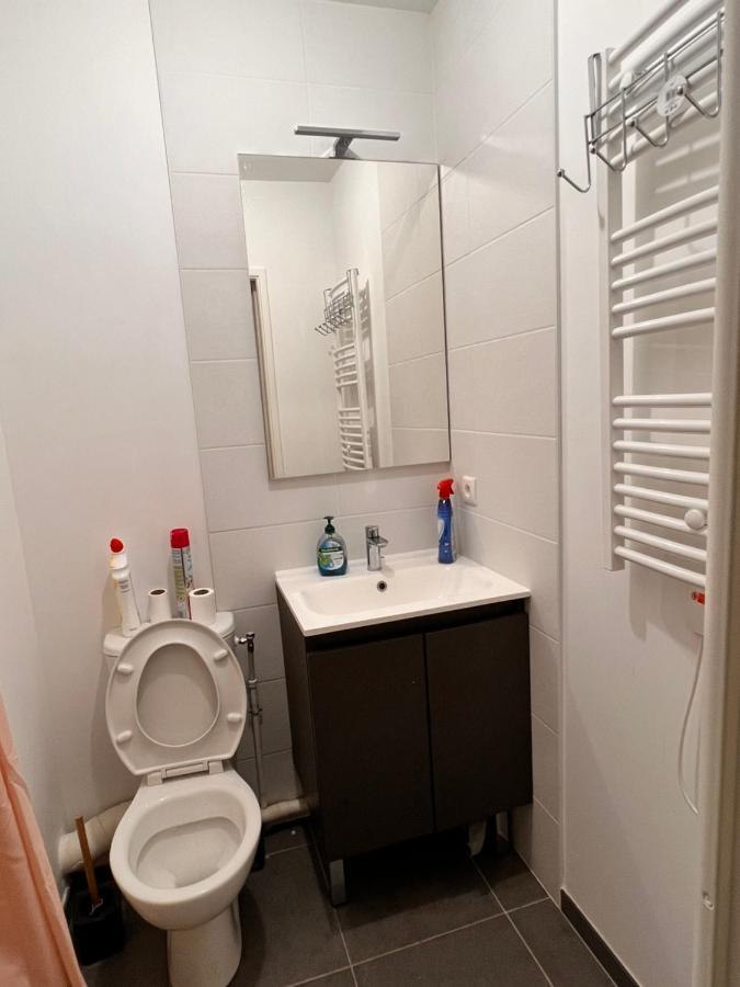 Chambre Individuelle Dans Un Appartement A 37 De Champs Elysees Сартрувиль Экстерьер фото