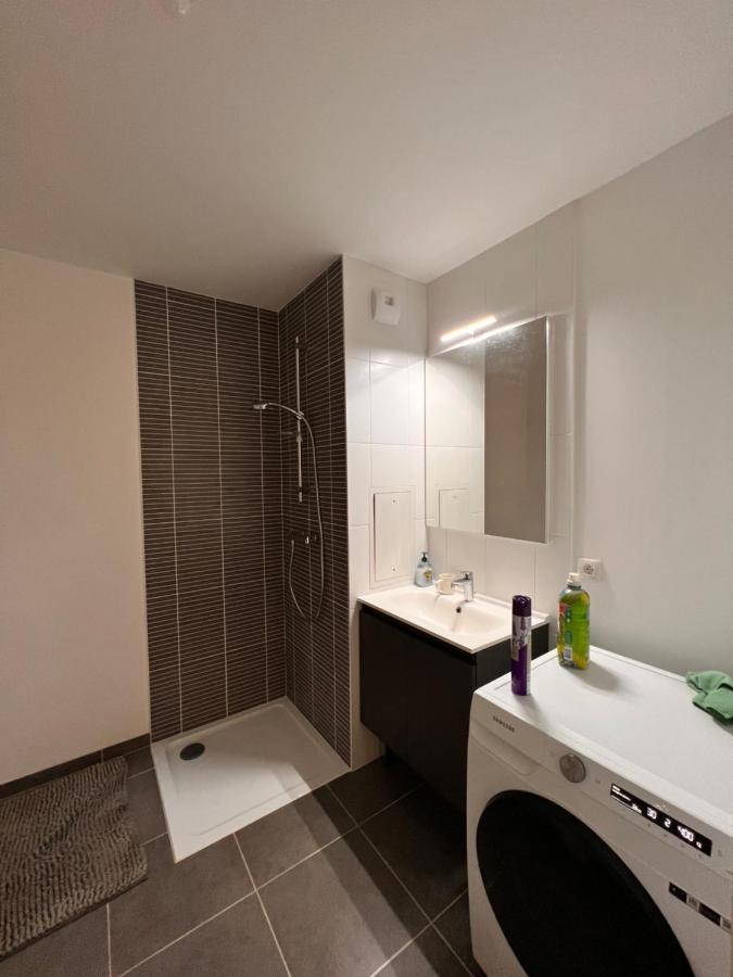 Chambre Individuelle Dans Un Appartement A 37 De Champs Elysees Сартрувиль Экстерьер фото