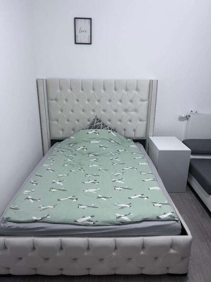 Chambre Individuelle Dans Un Appartement A 37 De Champs Elysees Сартрувиль Экстерьер фото